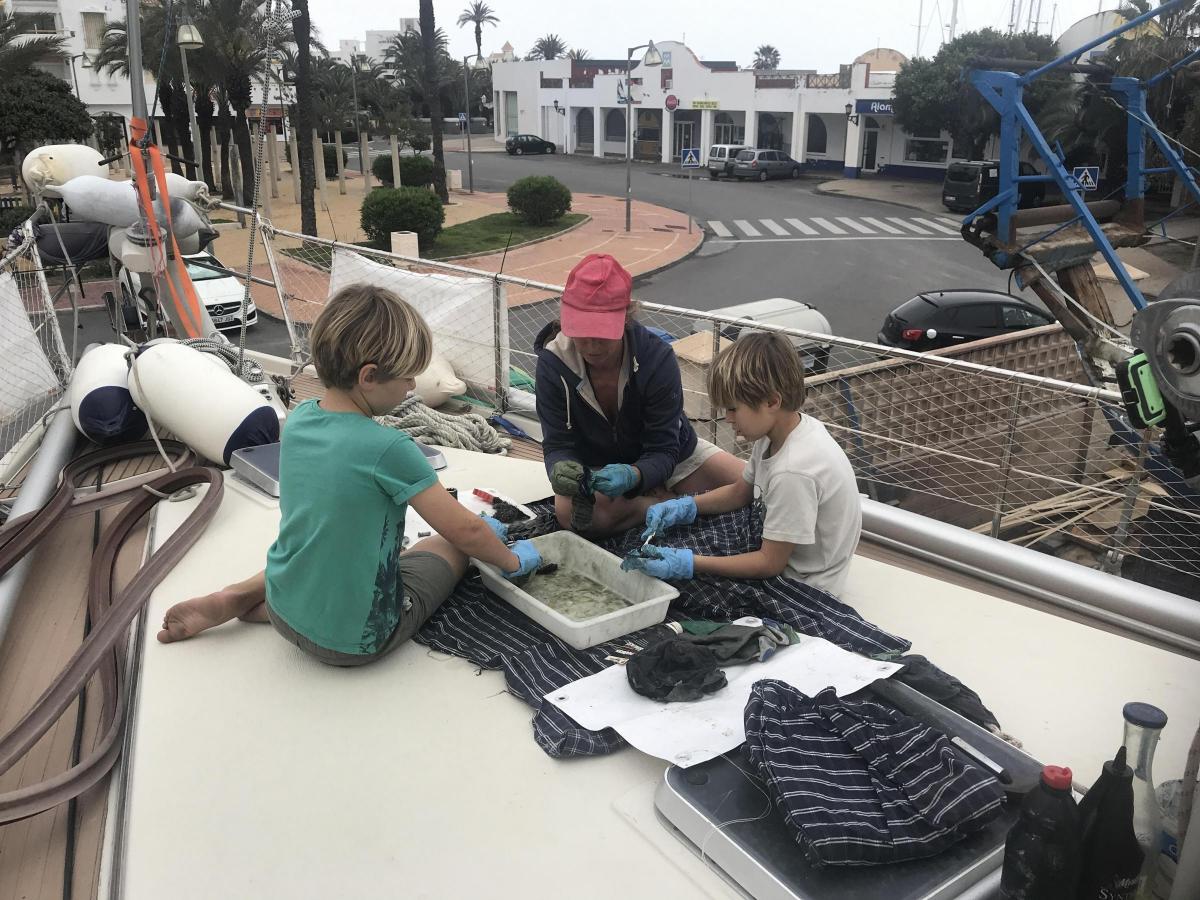 trapped liveaboard family during lockdown