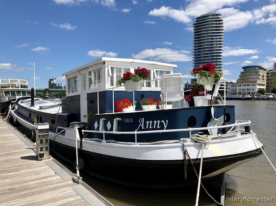 Annie the luxe motor lying in the thames