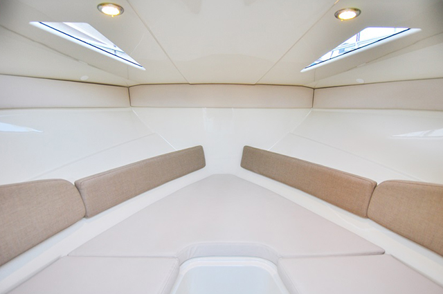 interior Bayliner 642 Cuddy