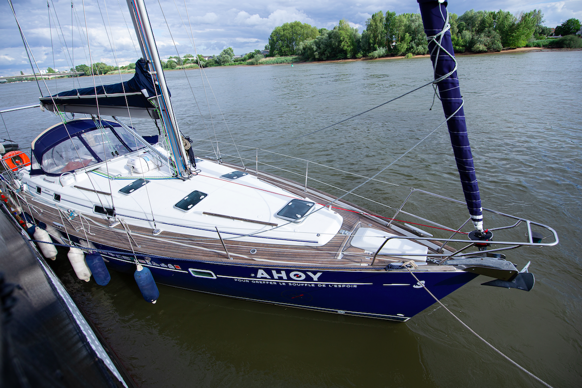 beneteau-oceanis-sailing-ahoy