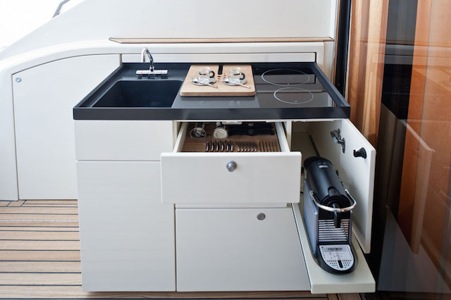 Brioni 44 – cocina deslizante - barcos a motor de diseño innovador 