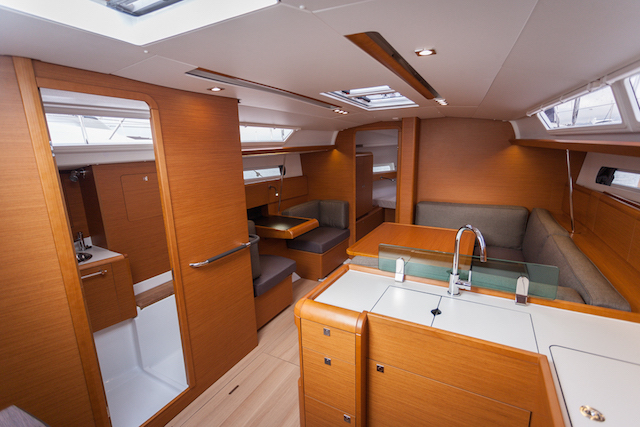 Jeanneau Sun Odyssey 419 interior