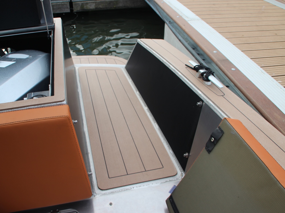 Van Vossen 800 Sport Runabout