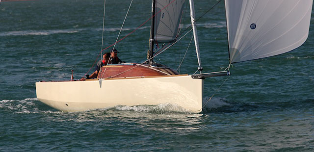 barco a vela con buen acabado