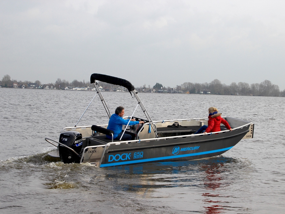 Stoere en snel gelijnde consoleboten van Dock Steel