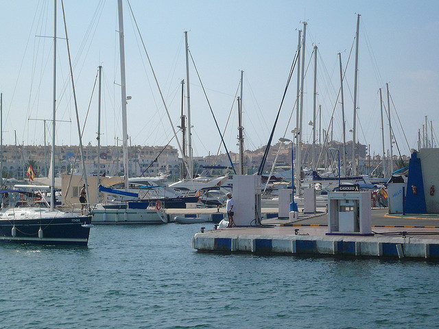 gasolinera de puerto deportivo