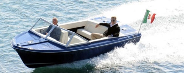 James Bond El Sunseeker XS2000 en Casino Royale.