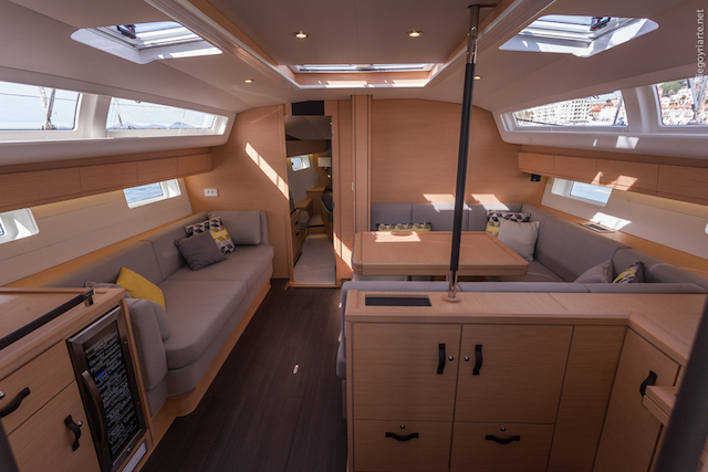 Jeanneau 54 interior