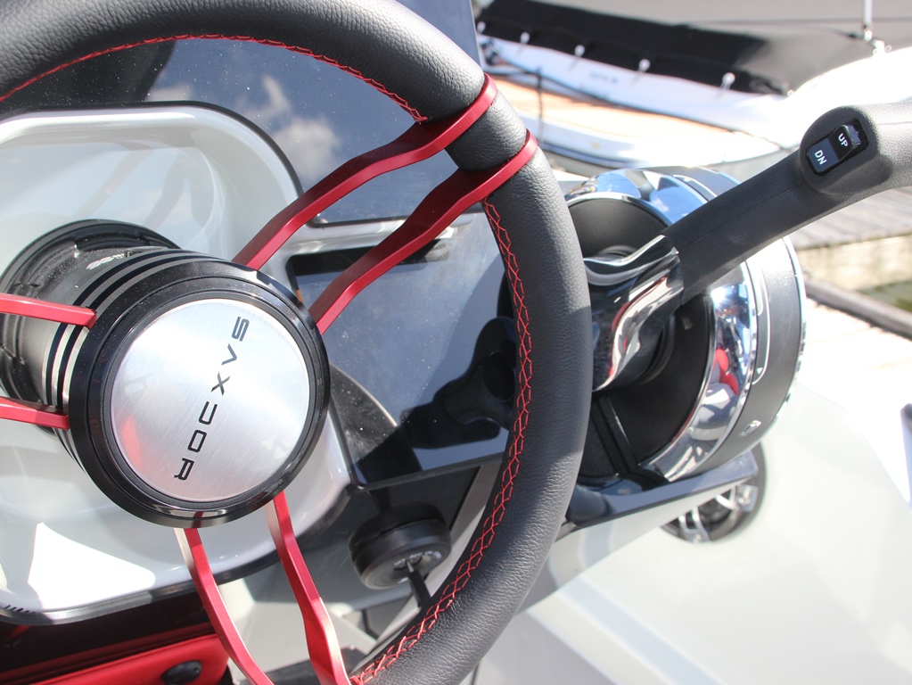 De 200 Sport is een compacte boot die het gemak en gebruiksgemak van een jetski combineert met de veiligheid en het comfort van een boot.