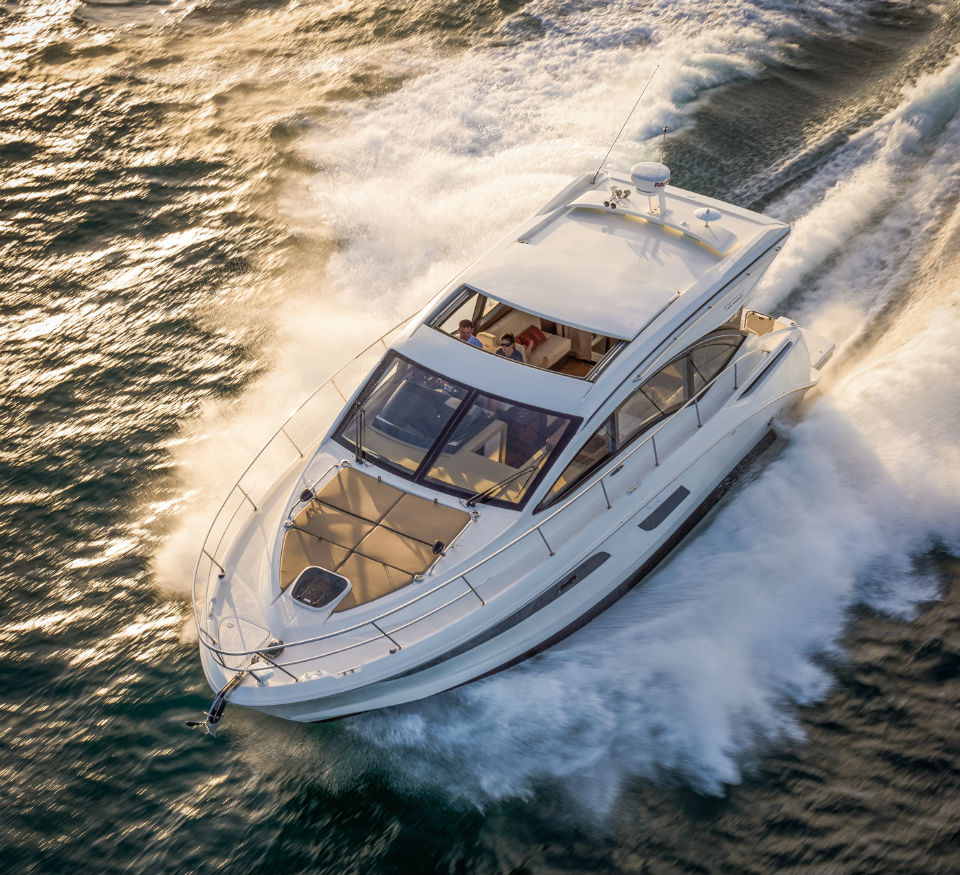 Sea Ray 400 Sundancer. Fuente de la imagen.