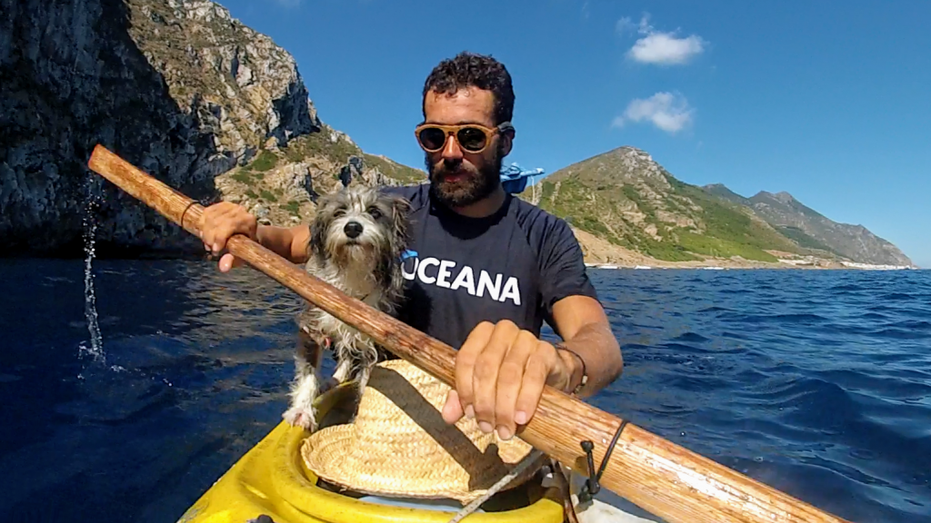 Sergi Basolí navegando en kayak en solitario