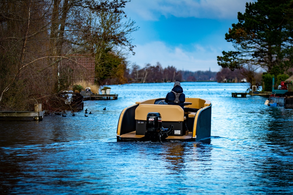 De Vaartlander ZX 20 Sport onderscheidt zich door een modern uiterlijk en een bijzonder goed gevormd onderwaterschip.