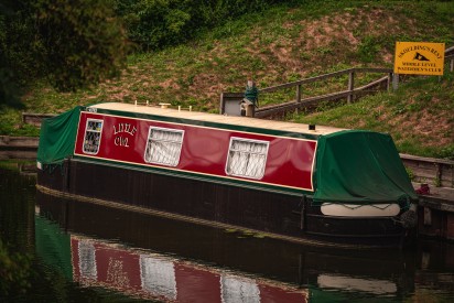 Live-on-narroeboat