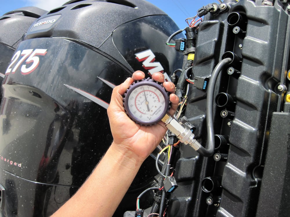 Compression test on an outboard