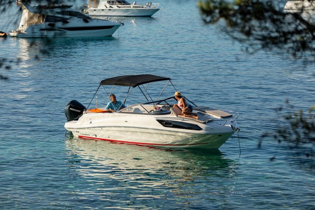 Bayliner VR6